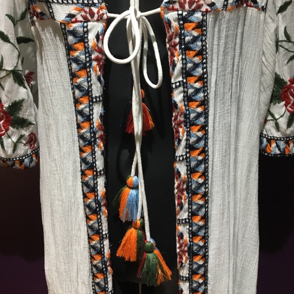 Beautiful Embroidered Robe - Picture 7 of 10